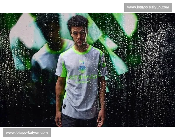 曼城第三球衣惊现银灰荧光绿风暴！百年传统美学遭颠覆